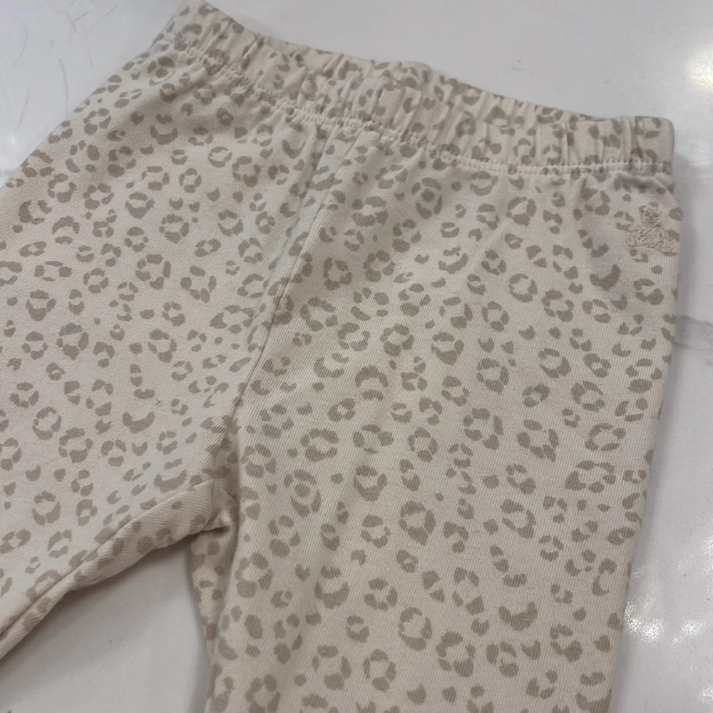 Baby Gap organic cotton snow leopard print leggings